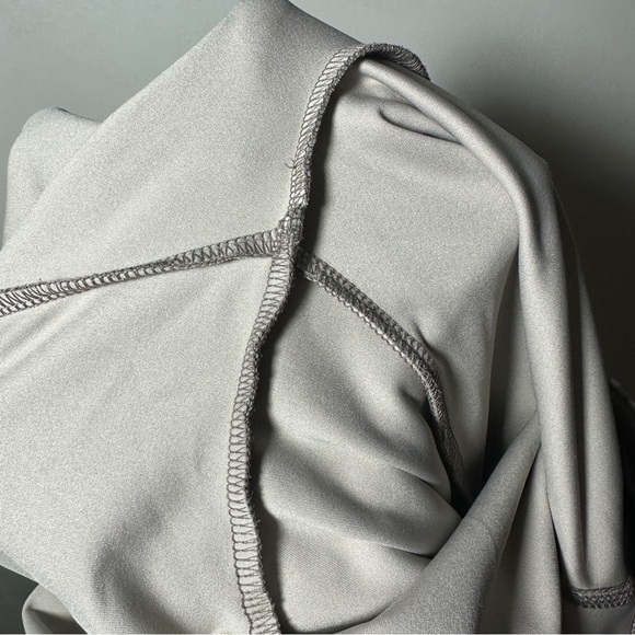 Chico’s Zenergy So Slimming Paisley Print Cargo Pocket Leggings Size 2 (12-14) - Picture 8 of 9